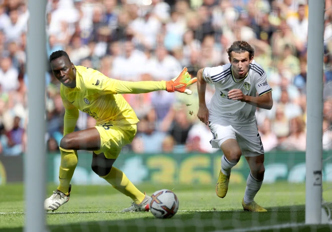edouard mendy gifts leeds goal